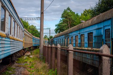 Nehirdeki demiryolu rayları