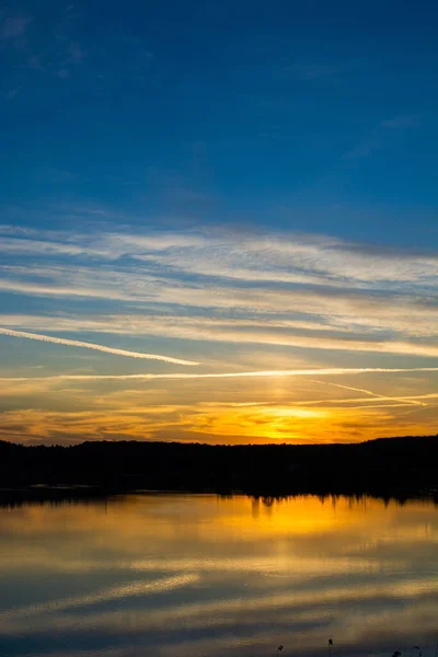 Belo Pôr Sol Sobre Lago — Fotografia de Stock