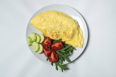 Sebzeli ve peynirli yumurta.