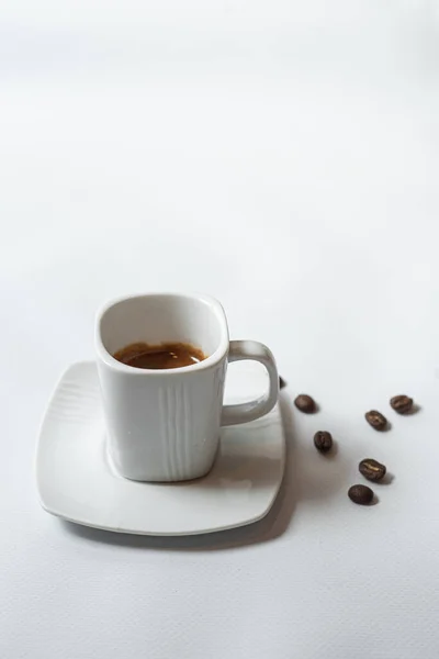 Tazza Caffè Fagioli Sfondo Bianco — Foto Stock