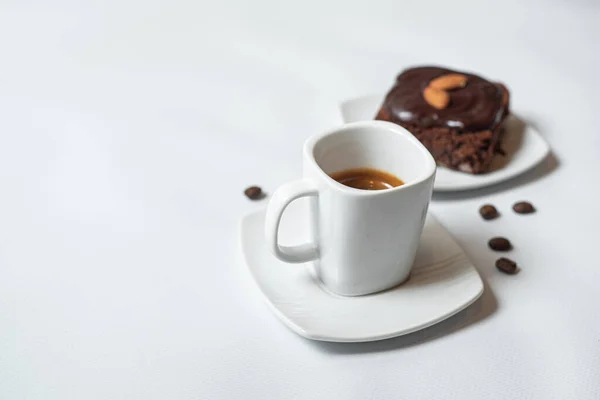 Tazza Caffè Torta Cioccolato Sfondo Bianco — Foto Stock