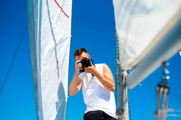 Young Photographer Camera Background Sea — Stock Photo, Image