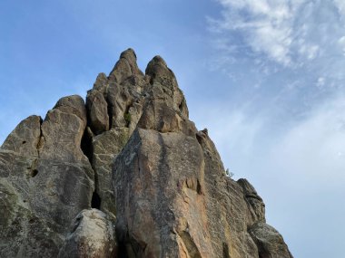 Dağları olan güzel bir manzara