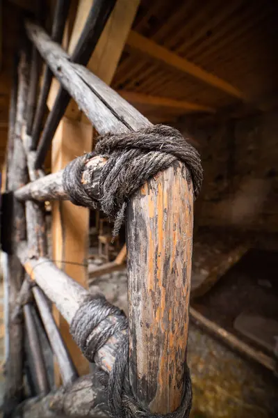 Altes Holzboot Mit Einem Seil — Stockfoto