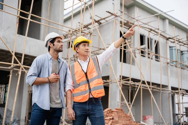 The engineer manager and foremen discussed and pointed to the site projects on the construction site to check the various functions.