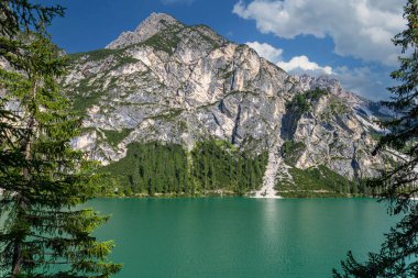 Braies Gölü (İtalyanca: 