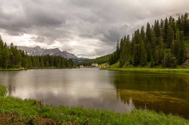 Tamam, Misurina Gölü Cadore 'un en büyük doğal gölüdür..