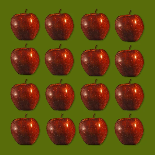 Manzanas Rojas Sobre Fondo Verde Pistacho —  Fotos de Stock