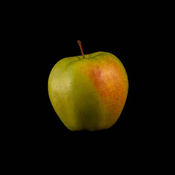 Une Pomme Jaune Sur Fond Noir Idéale Pour Les Fonds — Photo