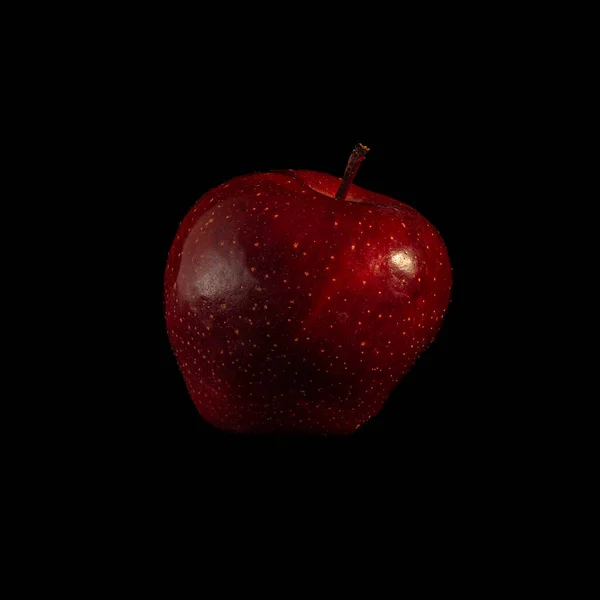 Une Pomme Rouge Sur Fond Noir Idéale Pour Les Fonds — Photo