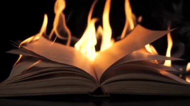 kitap yanıyor