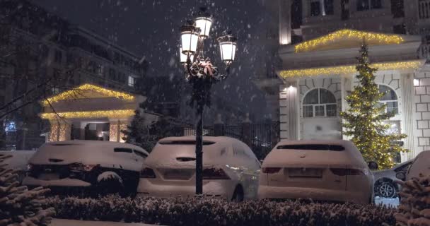 Βαρύ χιόνι το βράδυ των Χριστουγέννων — Αρχείο Βίντεο