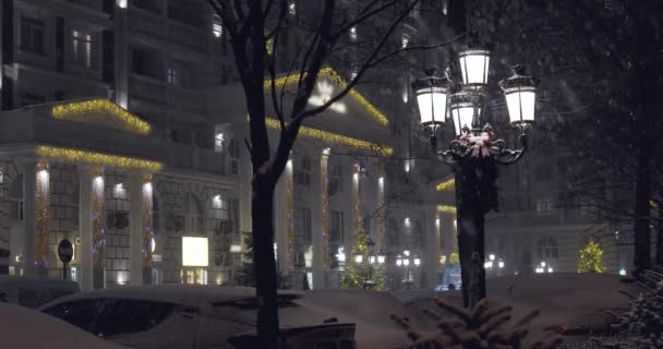 Βαρύ χιόνι το βράδυ των Χριστουγέννων — Αρχείο Βίντεο