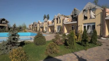 Rus ordusunun bombardımanı sonucu Kyiv bölgesinde yıkılmış bir yerleşim yeri.