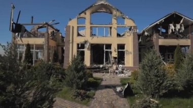 Rus ordusunun bombardımanı sonucu Kyiv bölgesinde yıkılmış bir yerleşim yeri.