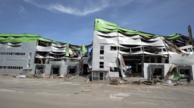 Rus birliklerinin Kyiv yakınlarındaki bir roket saldırısı sonucu lojistik merkezi yok edildi.