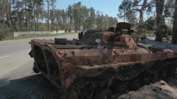 Burnt and destroyed armored personnel carrier of the Russian army as a result of the battle with the Ukrainian troops — Stock Video