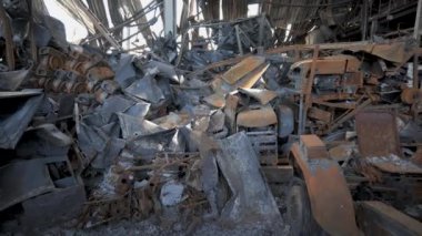 Rus birliklerinin Kyiv yakınlarındaki bir roket saldırısı sonucu lojistik merkezi yok edildi.