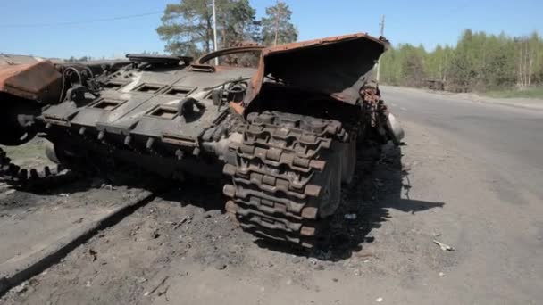 Los Restos Tanque Quemado Destruido Del Ejército Ruso Como Resultado — Vídeos de Stock