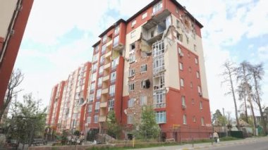 Rus ordusunun bombardımanı sonucu Kyiv bölgesinde yıkılmış bir yerleşim yeri. Rusya ile Ukrayna arasındaki savaş.