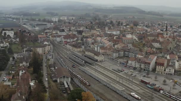 Pemandangan Udara Stasiun Kereta Api Kota Payerne Swiss Kereta Rel — Stok Video