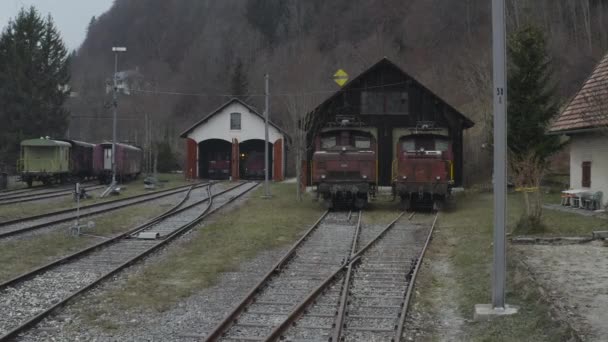 Widok Powietrza Pociągów Retro Dworcu Kolejowym Alpach Szwajcaria — Wideo stockowe