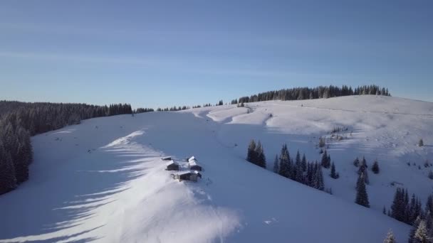 Flight Wooden Houses Mountains Winter Beautiful Landscape Aerial View — Video