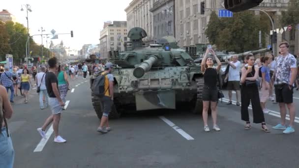 Kyiv Ukraine Aug 2022 Destroyed Russian Military Equipment Center Kyiv — ストック動画