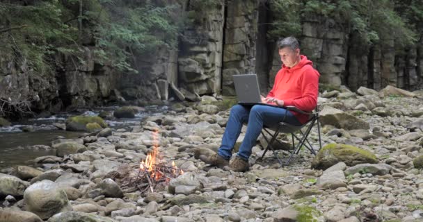 Man Works Laptop Stream Nature Concept Freelancing Digital Nomad Remote — Wideo stockowe