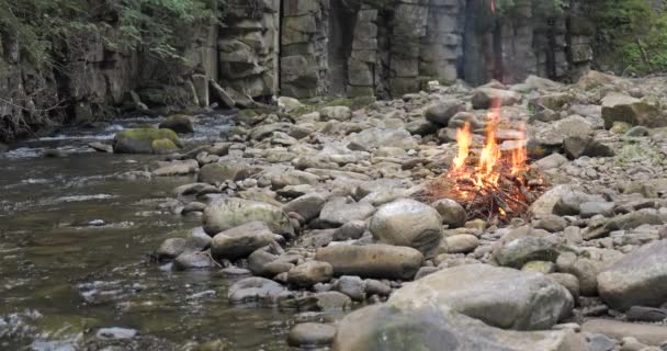 Fire Burns Bank Mountain Stream Beautiful Nature Concept Rest Travel — Stockvideo