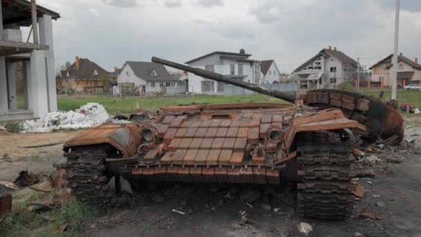 Orosz Hadsereg Lerombolt Felgyújtott Tankja Ukrán Csapatokkal Kijevi Ukrajna Közelében — Stock videók