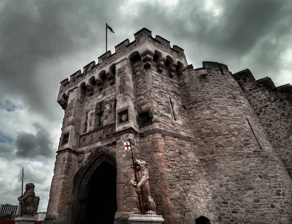 Southampton 'daki ortaçağ kapısı, Bargate ve Guildhall, Birleşik Krallık