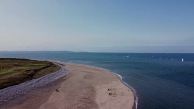 Yazın İngiltere, Galler 'de Conwy Morfa Plajı. Dron.