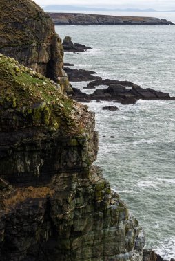 Güney Yığını Deniz Feneri Kutsal Ada 'nın kuzey batı kıyısında küçük bir adada Anglesey, Galler, İngiltere