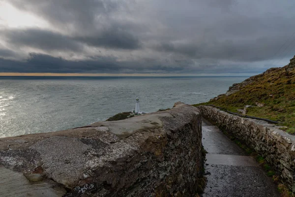 South Stack Világítótorony Egy Kis Szigeten Holy Island Északnyugati Partjainál — Stock Fotó