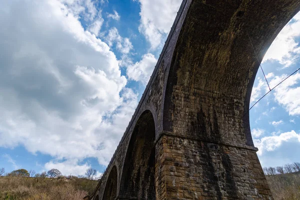 Monsal Yolu 'nun bir parçası olan Viaduct Viaduct Vilayeti, İngiltere' nin Peak Bölgesi Ulusal Parkı 'ndaki Monsal Dale' de.