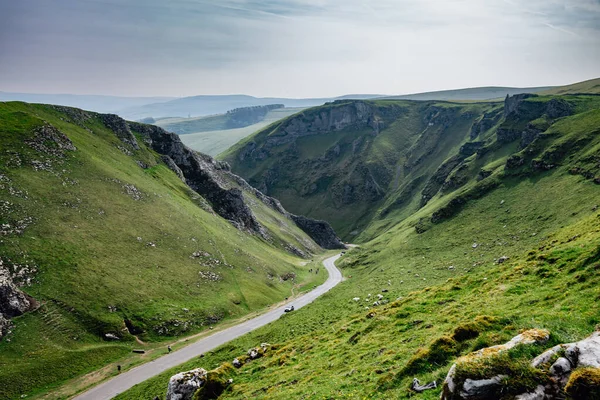 İngiltere 'de Peak District Ulusal Parkı' nda Kazananlar Geçidi, Nisan 2022.