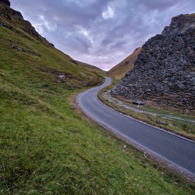 Kazananlar 2022 günbatımından önce İngiltere 'de Ulusal Park Tepesi Bölgesi' nden geçti..