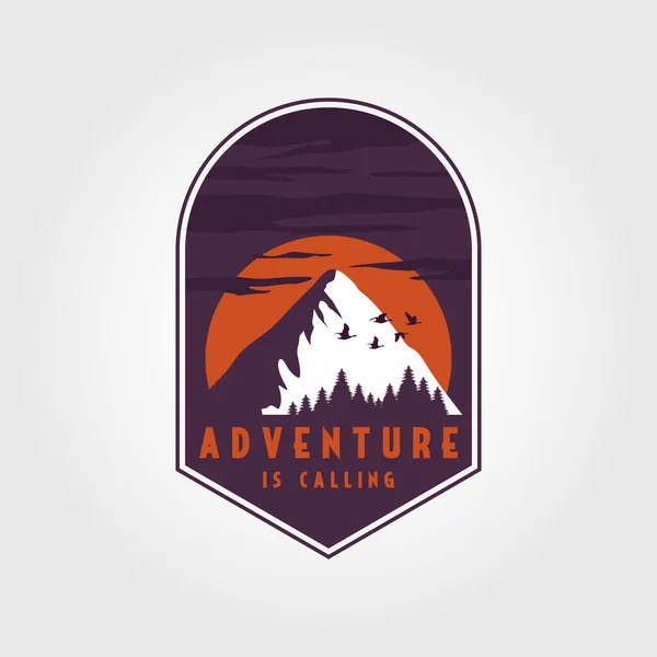 Emblema Patch Logo Ilustração Montanha Aventura — Vetor de Stock