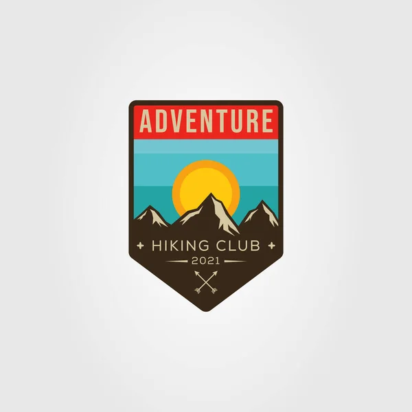 Stunning Mountain Sunset Adventure Outdoor Logo Vector Illustration Design — стоковый вектор