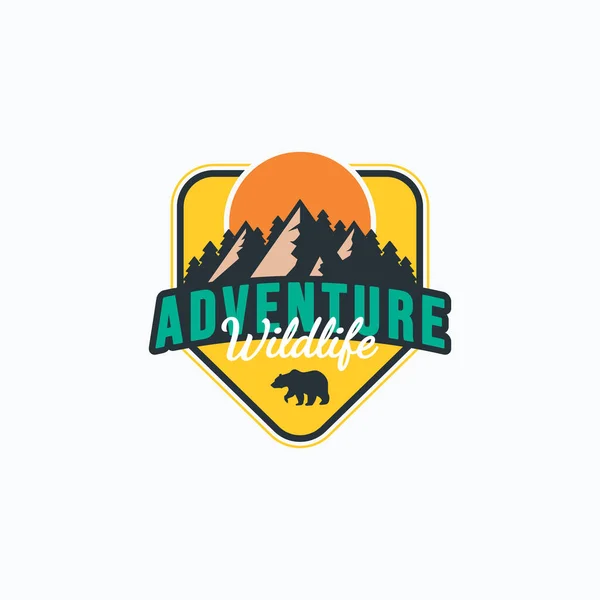 Adventure Mountain Sun Forest Grizzly Badge Vector Illustration Design Colorful Лицензионные Стоковые Векторы