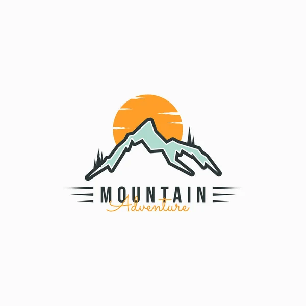 Mountain Travel Sunrise Logo Design High Altitude Mountain Misty Sun — Stockvektor