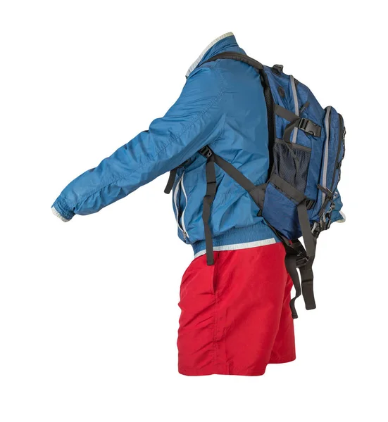 Blauer Rucksack Rote Shorts Rote Sommer Windjacke Auf Weißem Hintergrund — Stockfoto