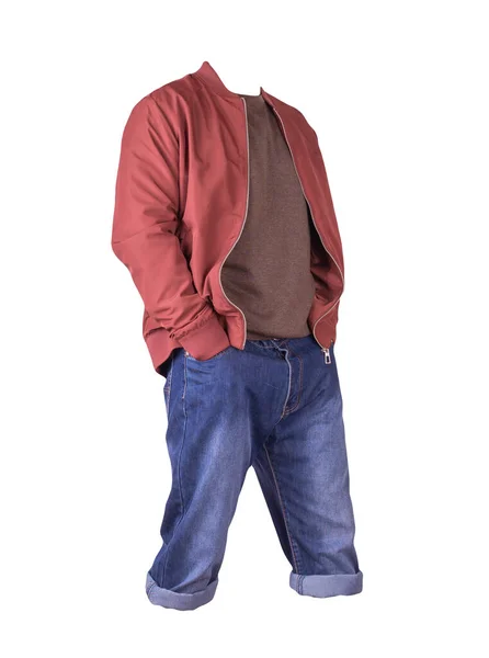 Jeansblaue Shorts Brauner Pullover Und Rote Bomberjacke Reißverschluss Auf Weißem — Stockfoto
