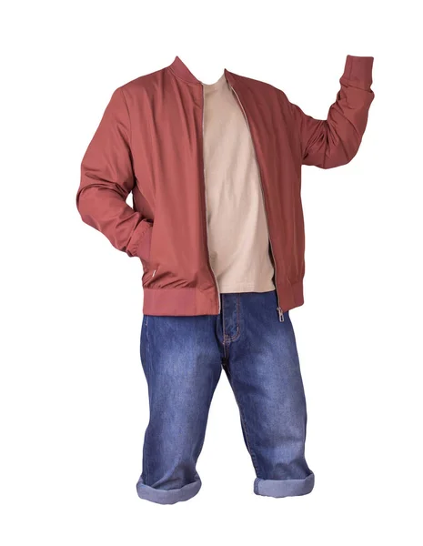 牛仔蓝短裤 米色T恤和红色炸弹夹克在拉链上 白色背景隔离 — 图库照片