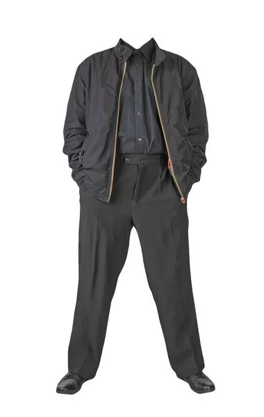 男性黒ジャケット 黒シャツ 黒パンツと黒の革の靴は白の背景に隔離された 男性の秋服 — ストック写真
