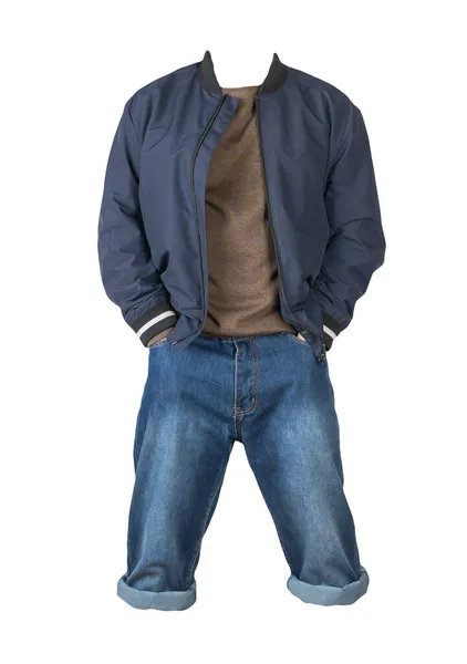 斜纹棉布蓝色短裤 棕色毛衣和深蓝色白色轰炸机夹克在拉链上 白色背景隔离 — 图库照片