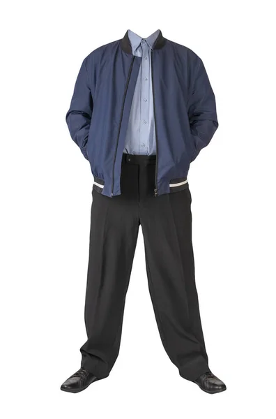 男性ダークブルーの爆撃機のジャケット 紫のシャツ 黒のパンツと黒の革の靴は白い背景に隔離された 男性の秋服 — ストック写真