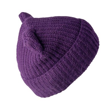 Beyaz arka planda izole bir şekilde örülmüş mor kadın şapkası. Sıcak kış aksesuarı