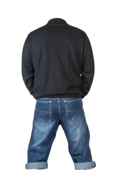 Koyu mavi şort ve beyaz arka planda koyu kırmızı süveter. Erkek pantolonu.